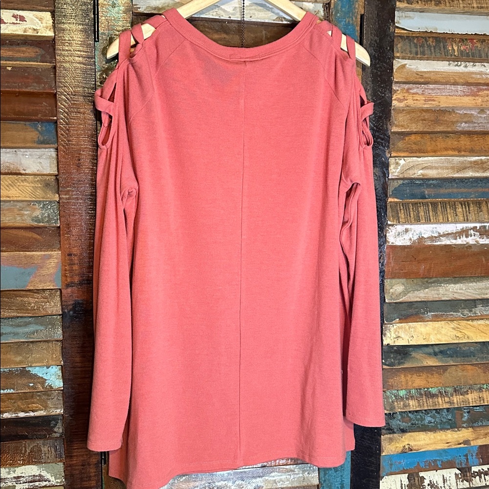 EASEL Coral Cutout Crisscross Sleeve Boutique Top - Picture 4 of 5